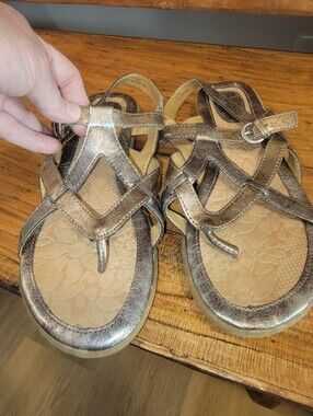B.O.C. Born Concept Size 9 Metallic Strappy Faux Leather Thong Sandals - Bronze